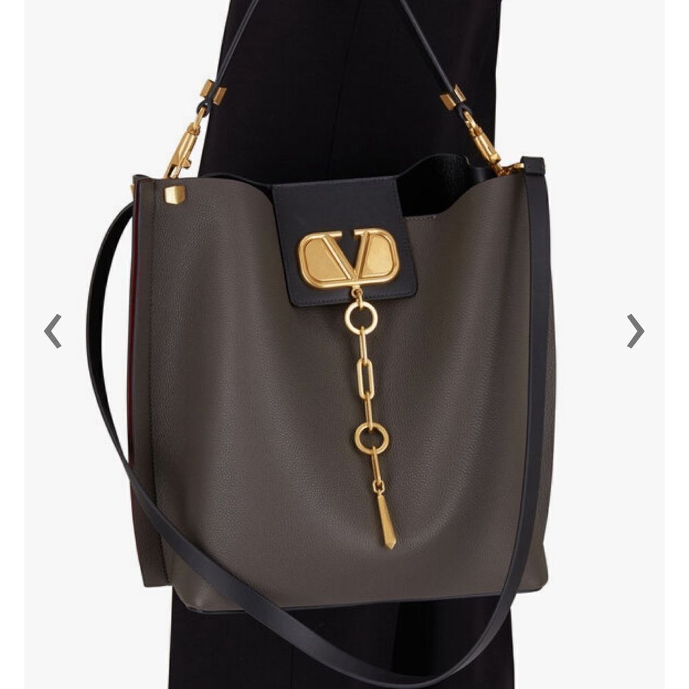 🌟🌟SALE🌟🌟 VALENTINO GARAVANI
V-Logo Dark Gray Grained Leather Medium Hobo Bag